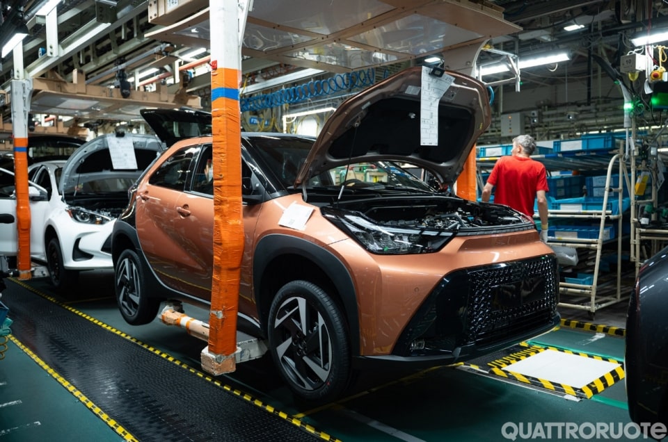 Inizia la produzione della Aygo X Hybrid: prezzi e versioni