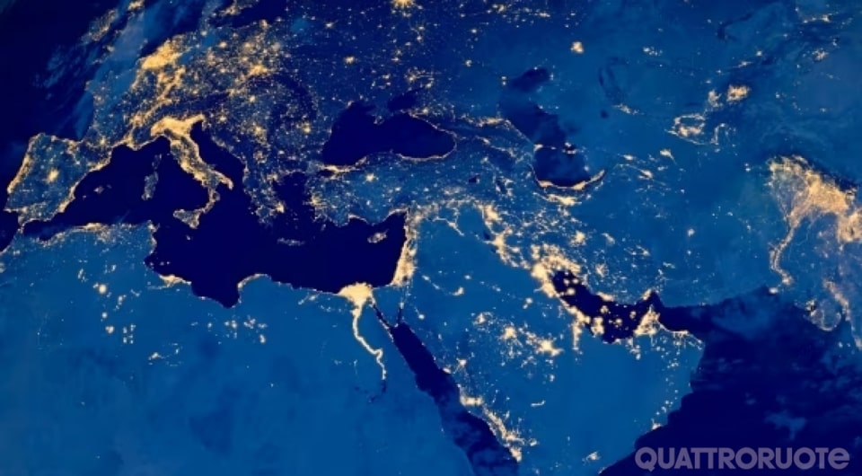 C’è un petrolio di “carta” ed è quello delle speculazioni che gonfiano i prezzi alla pompa