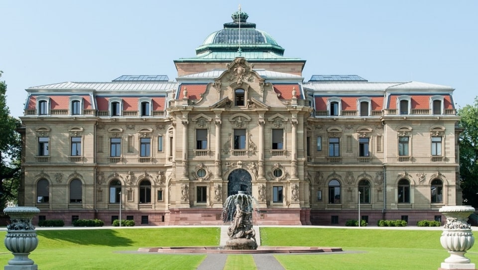 “Fermate le auto termiche nel 2030”: gli ambientalisti perdono il ricorso contro BMW e Mercedes