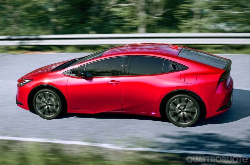 2023-Toyota-Prius-plug-in-hybrid-03