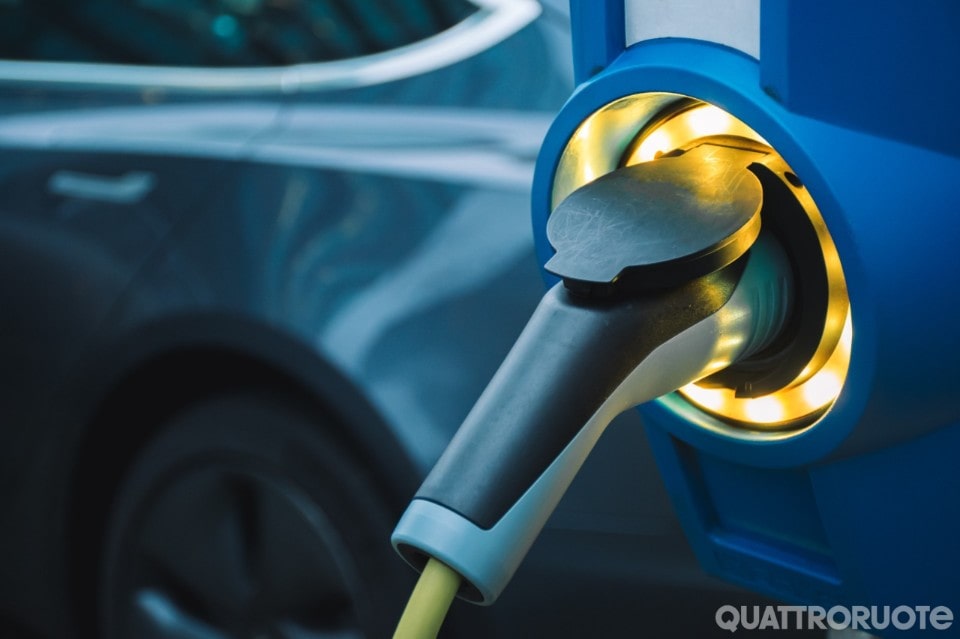 Arrivano gli incentivi per colonnine, impianti Gpl e quadricicli: escluse le nuove auto