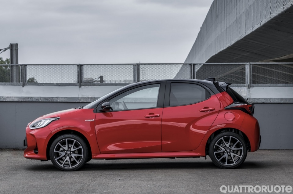 Clio, T‑Roc e 208: testa a testa per l’auto più venduta d’Europa ("ballano" solo 147 unità)