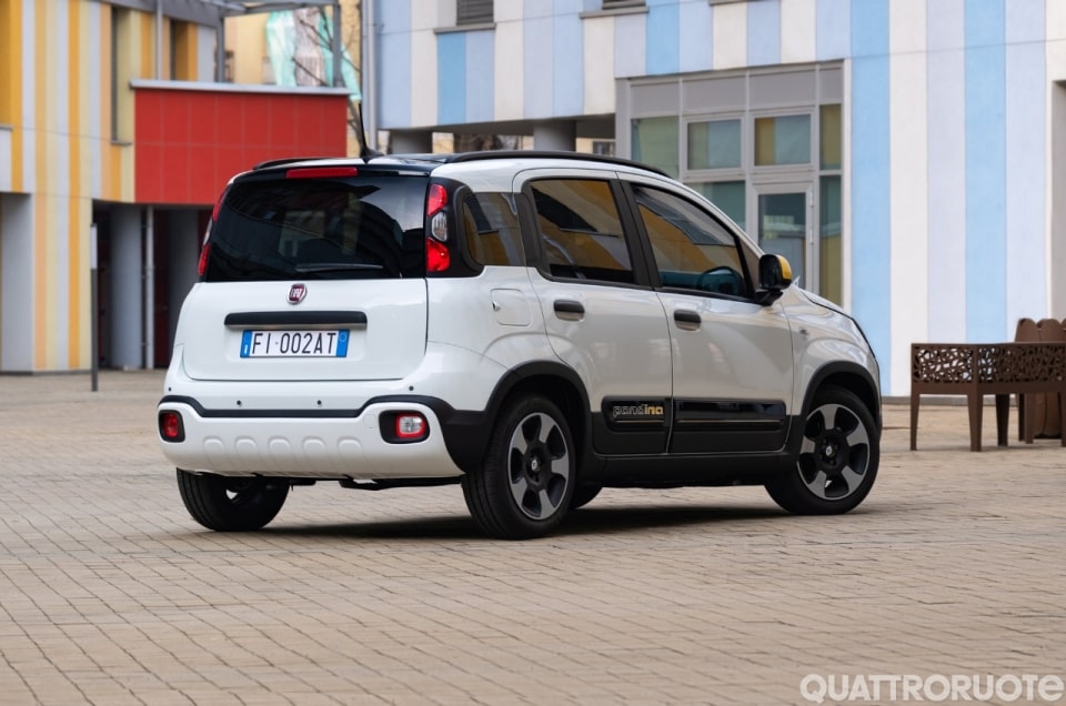 Clio, T‑Roc e 208: testa a testa per l’auto più venduta d’Europa ("ballano" solo 147 unità)