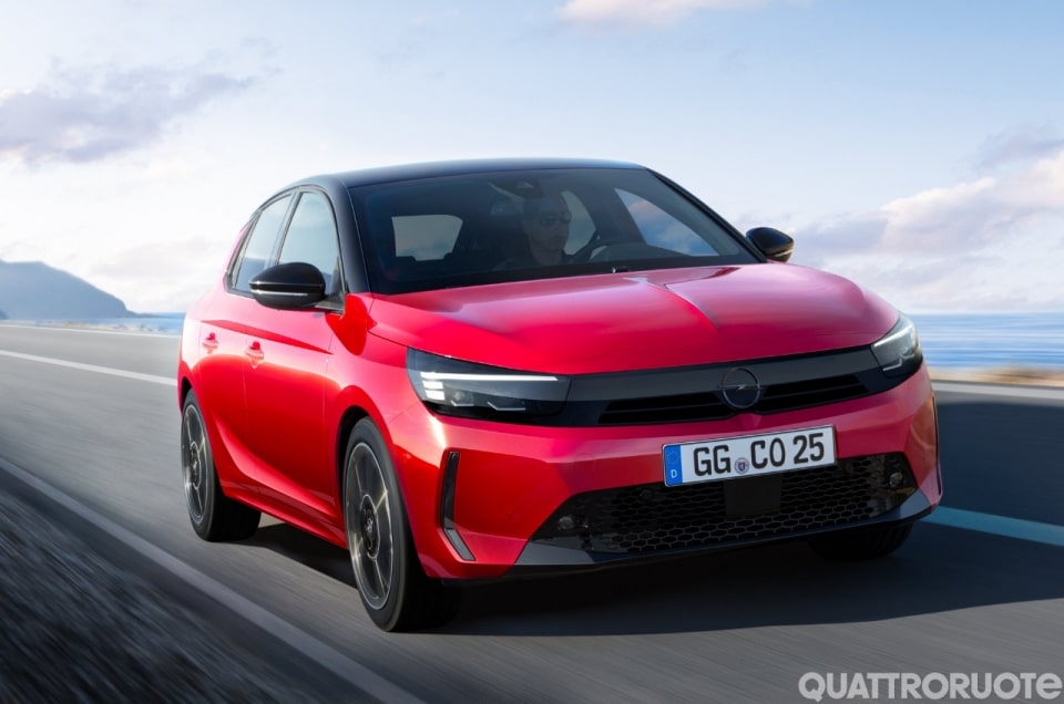 Clio, T‑Roc e 208: testa a testa per l’auto più venduta d’Europa ("ballano" solo 147 unità)