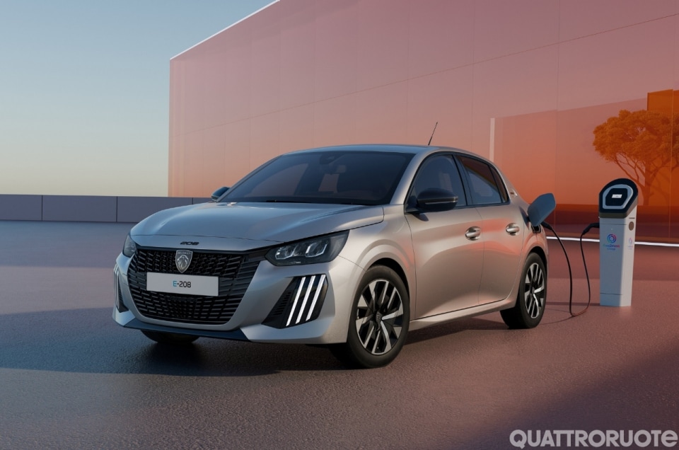 Clio, T‑Roc e 208: testa a testa per l’auto più venduta d’Europa ("ballano" solo 147 unità)