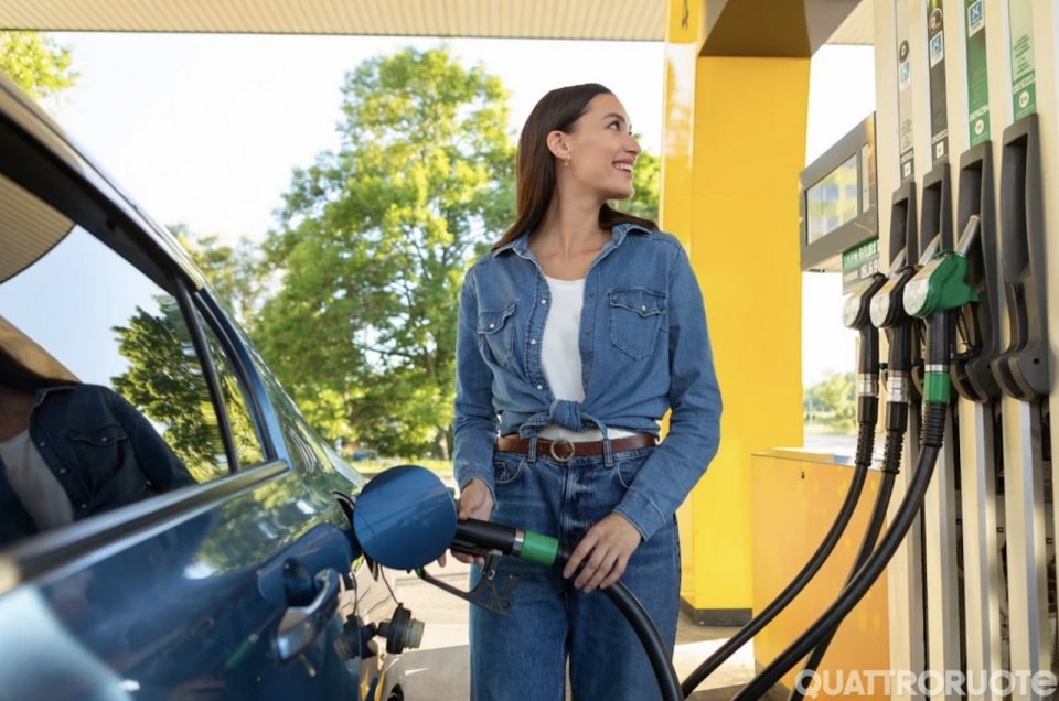 “Tutto esaurito”: in Italia alcuni distributori restano senza benzina, ma non è (ancora) crisi