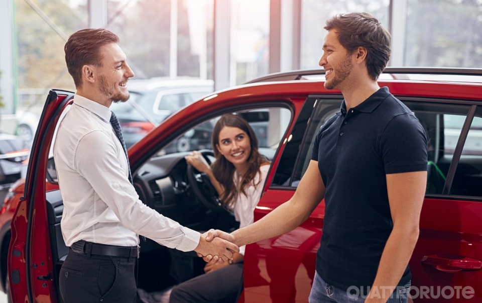 Auto, il digitale non basta: il fattore umano resta decisivo in concessionaria