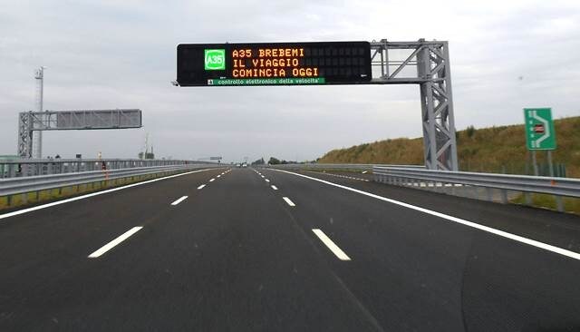 In cerca di collegamenti. E clienti
