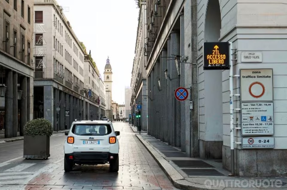 Ora le Ztl tagliano fuori le ibride (e spesso anche le elettriche): ecco dove