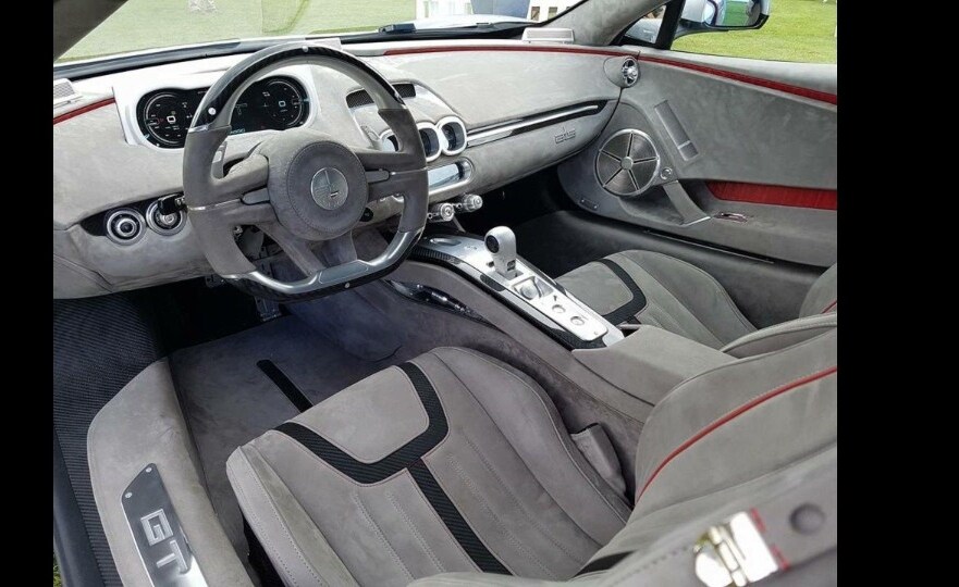 Debutto al Salon Privé