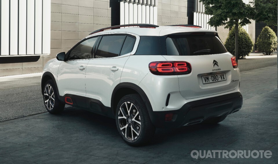 La Suv debutta in Europa e sarà anche ibrida