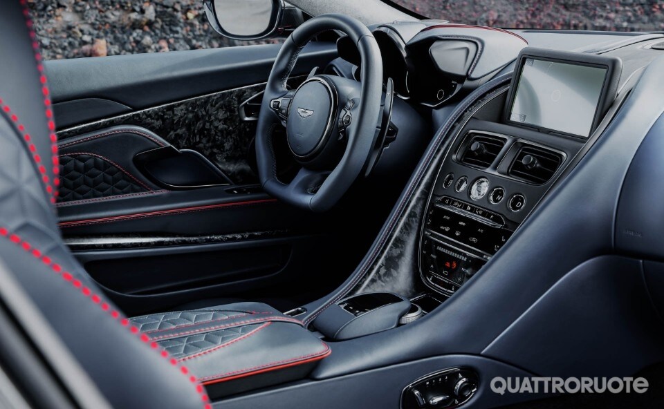2018-AstonMartin-DBS-Superleggera1b 2018-AstonMartin-DBS-Superleggera1b
