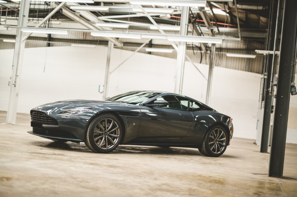 Q_by_Aston_Martin_Classic_Driver(4) Q_by_Aston_Martin_Classic_Driver(4)