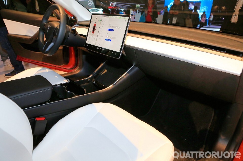 Première francese per la Model 3 - VIDEO