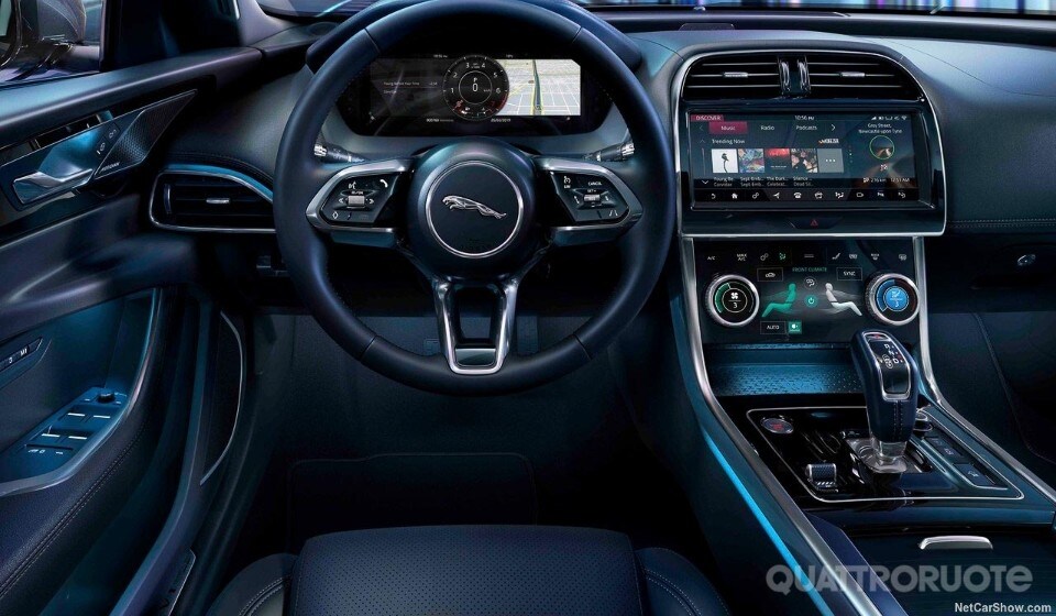 2019-Jaguar-XE-29 2019-Jaguar-XE-29