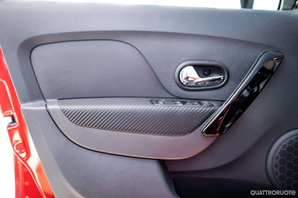 La Sandero RS si rifà il look in Brasile