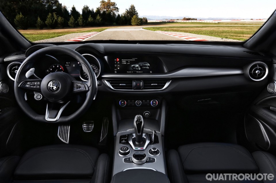 2019-Alfa-Romeo-Stelvio-04 2019-Alfa-Romeo-Stelvio-04