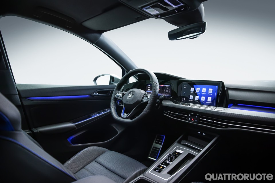 320 CV e Drift mode per la nuova R