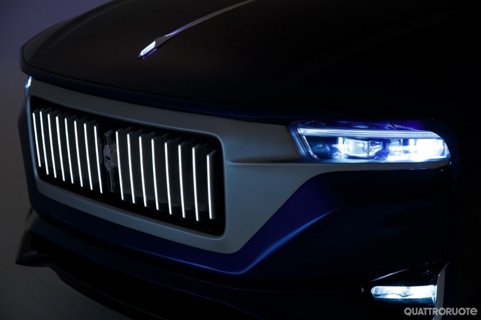 Debutta la "hyper-limousine" da 710 CV