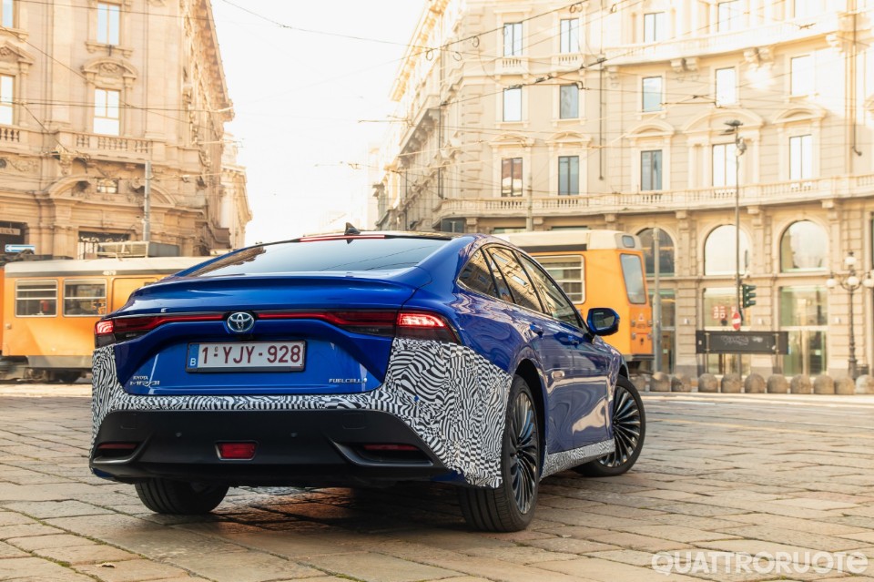 Nuovi dettagli sulla berlina a idrogeno