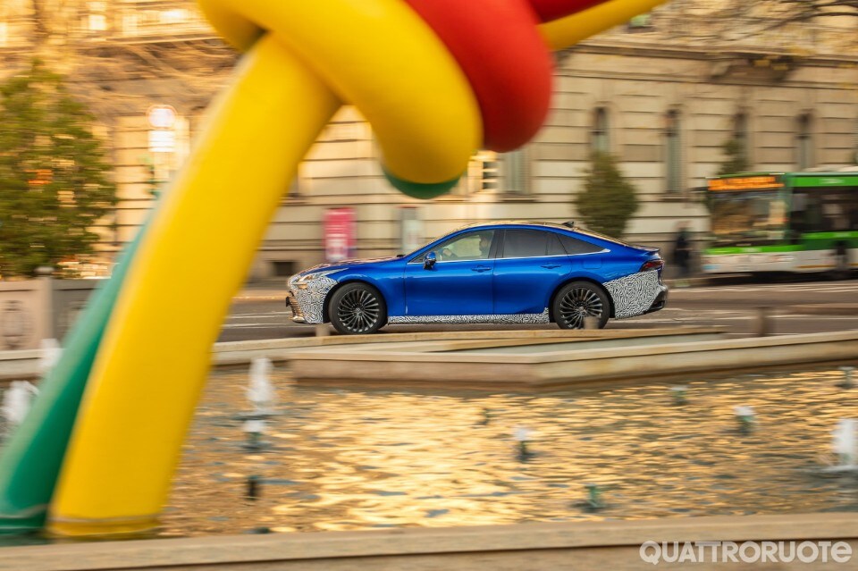 Nuovi dettagli sulla berlina a idrogeno