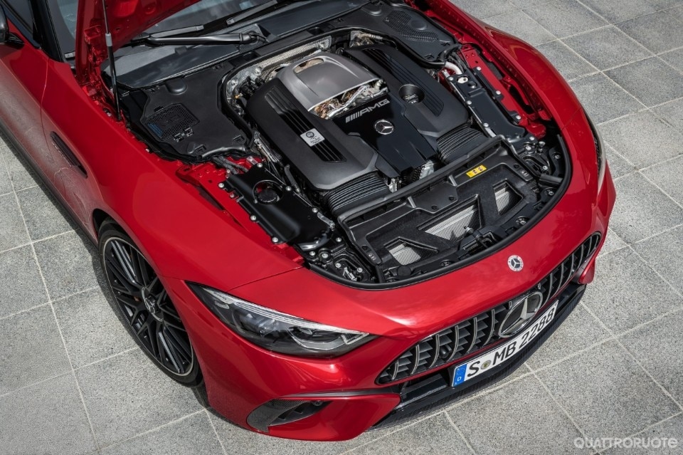 Firma ipersportiva per la nuova serie della SL