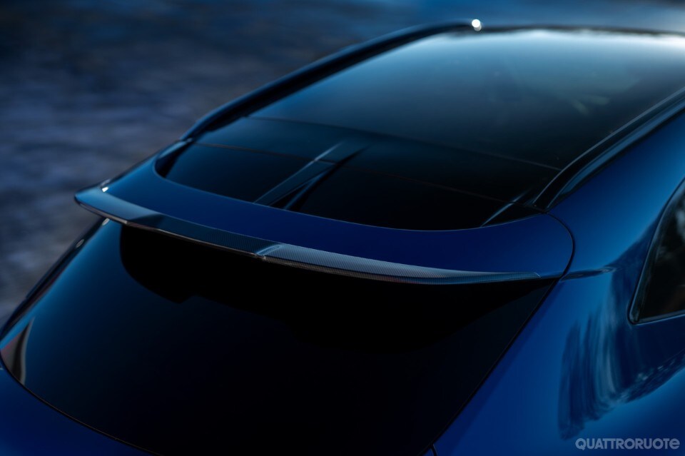 2022-aston-martin-dbx707-10 2022-aston-martin-dbx707-10