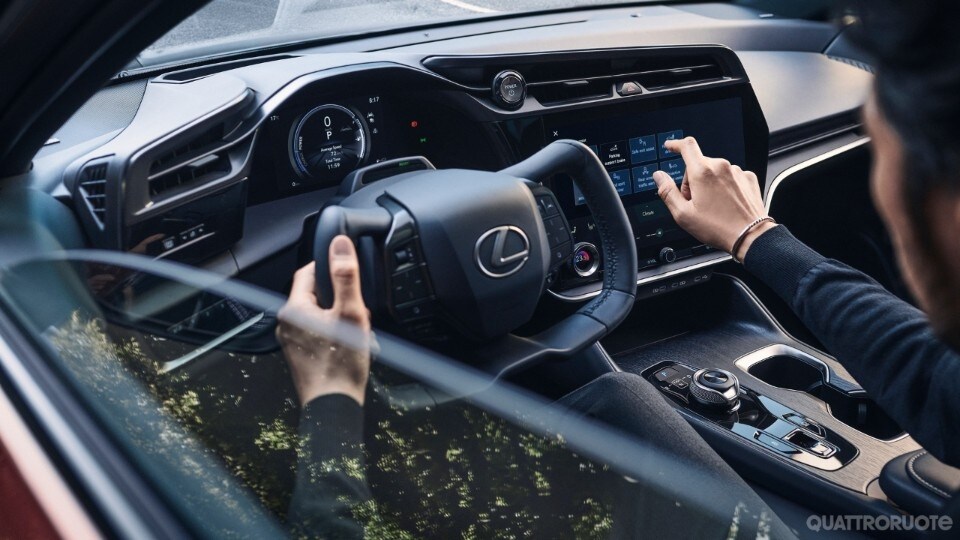 La nuova Suv elettrica ha il volante a cloche