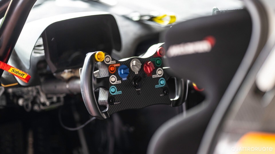 2022-mclaren-artura-gt4-04 2022-mclaren-artura-gt4-04
