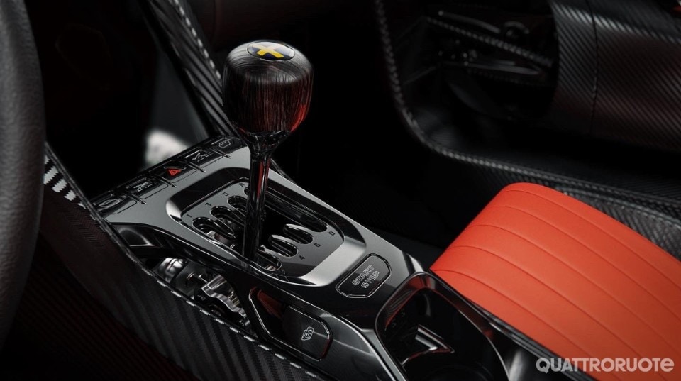 La CC850 ha 1.385 CV e un cambio manuale speciale
