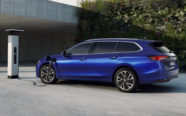 2023-skoda-superb-wagon-16 2023-skoda-superb-wagon-16