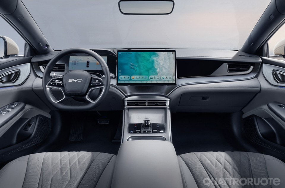 Seal 07 DM-i, la plug-in da 2.000 km d'autonomia