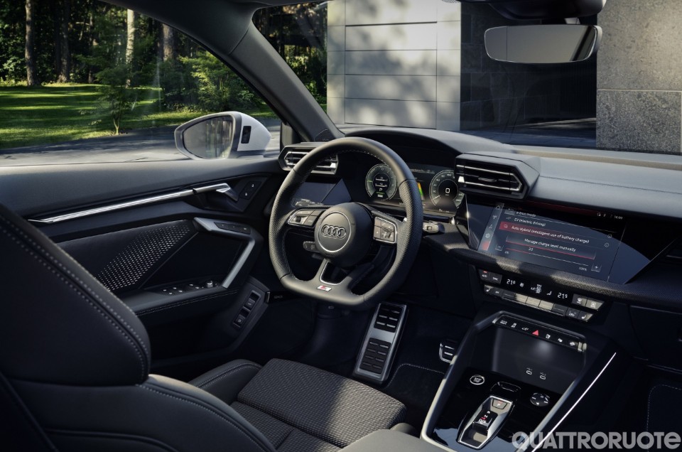 La crossover diventa anche plug-in