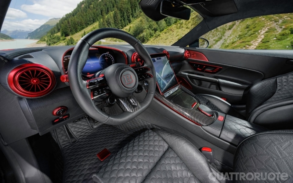 L'ibrida plug-in col V8 "monstre"