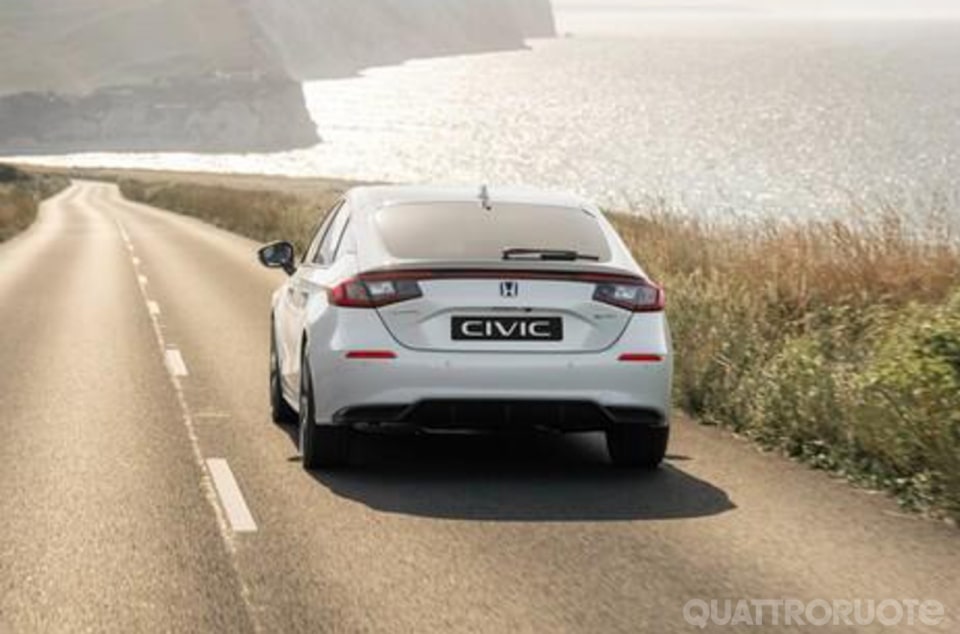 Honda Civic 2026, prezzi e versioni per l'Italia