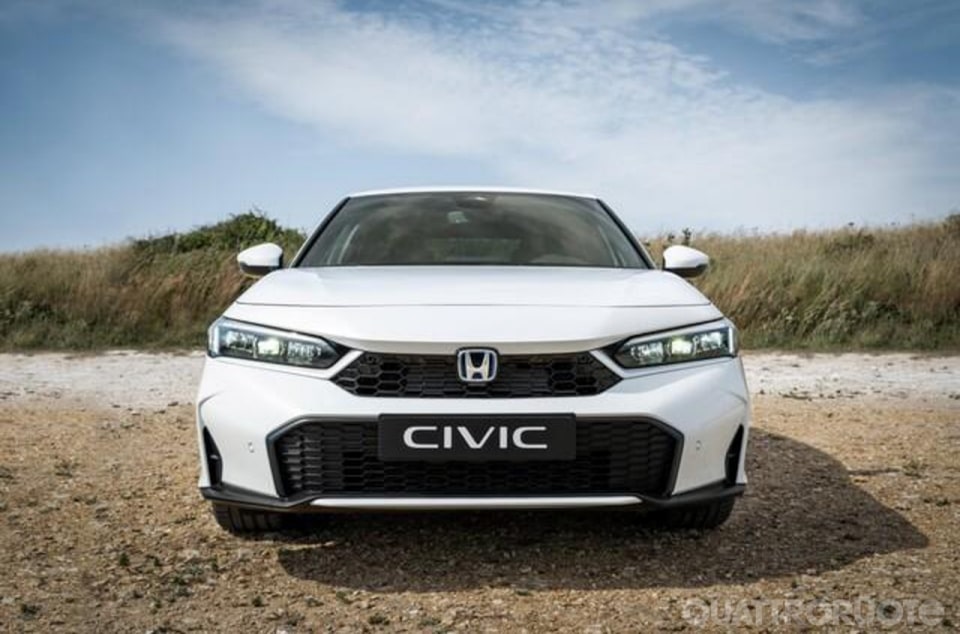 Honda Civic 2026, prezzi e versioni per l'Italia