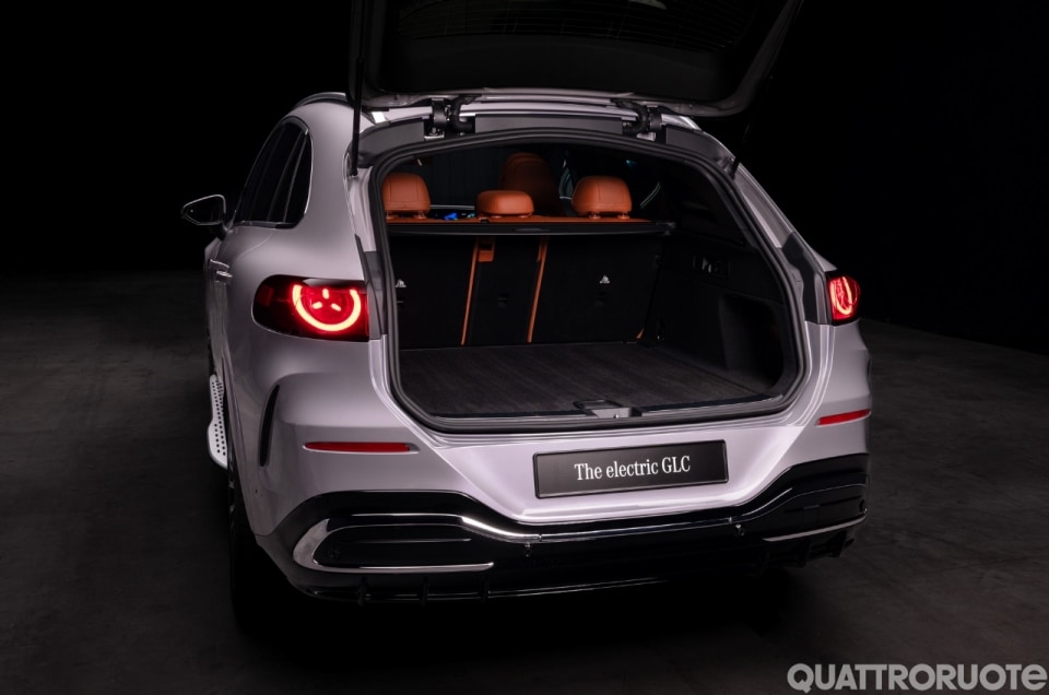 I prezzi della nuova GLC elettrica (che affianca la termica)