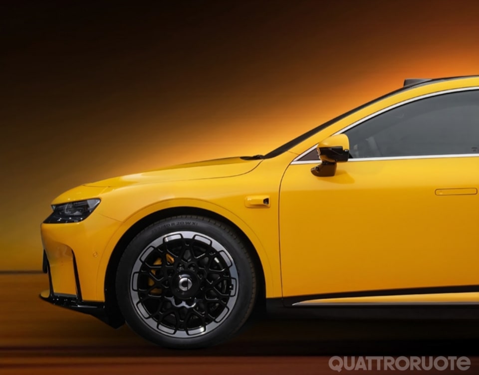 #6 EHD, la prima berlina della Smart è un'ibrida plug-in