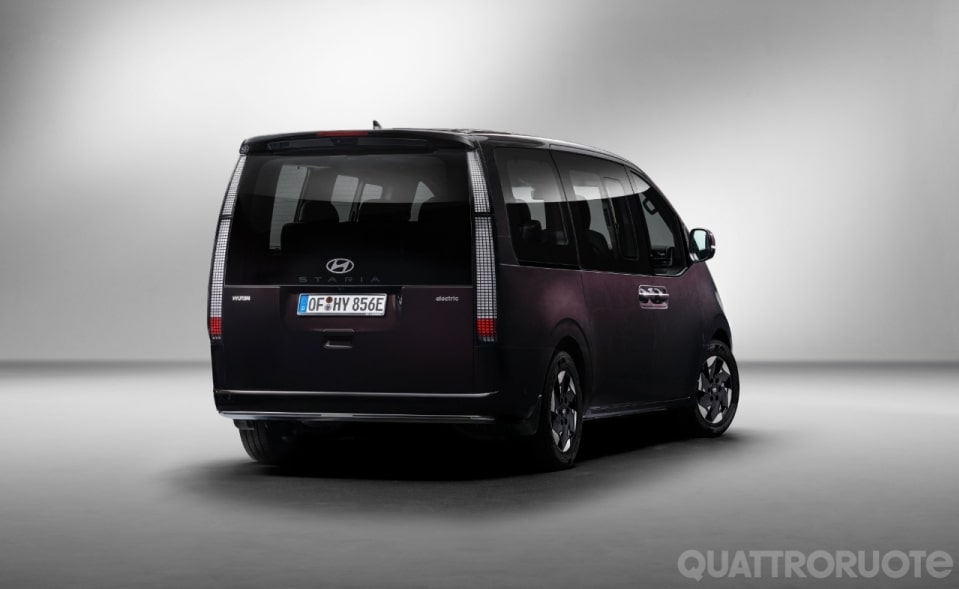 Hyundai, nove posti e 800 volt per la Staria elettrica