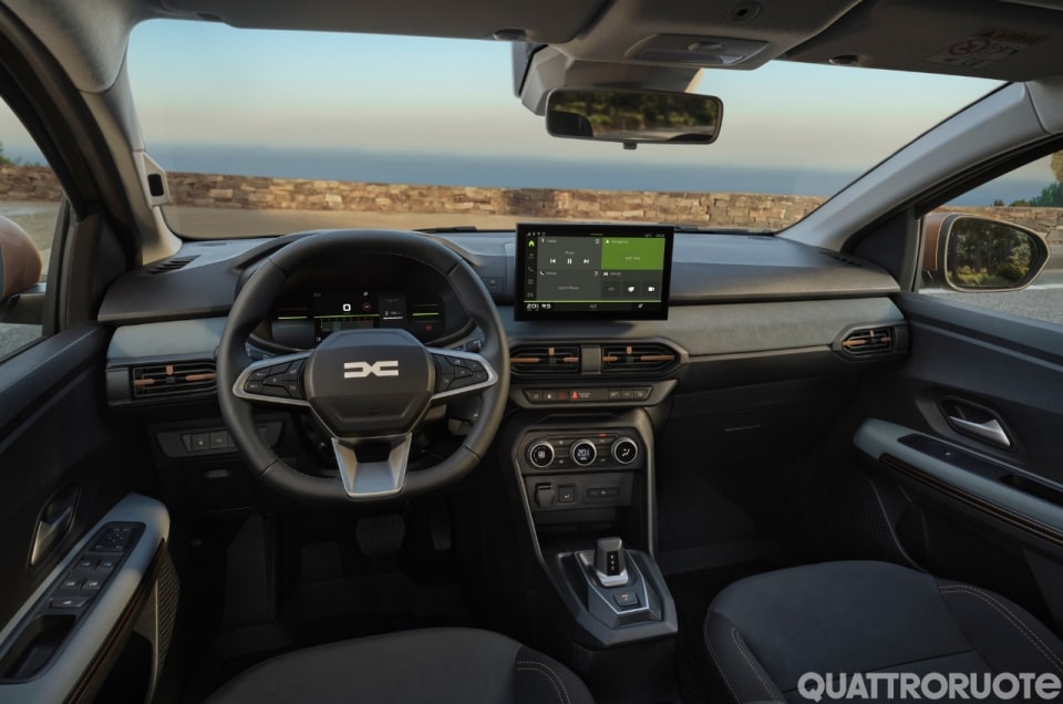 Sandero 2026, arriva il full hybrid: le novità e i prezzi di Streetway e Stepway - VIDEO