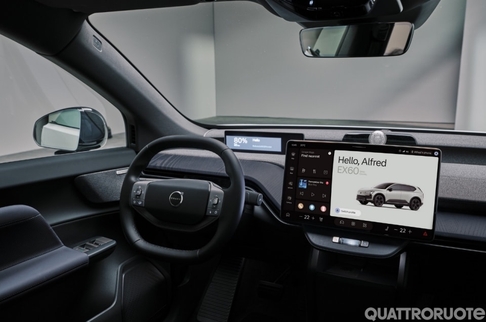 Volvo EX60: fino a 680 CV e 810 km di autonomia. E a bordo si parla con l'AI di Google