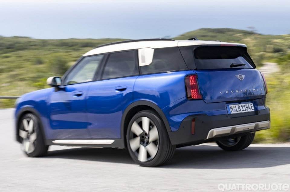 Mini Countryman elettrica: l'aggiornamento la porta oltre i 500 km di autonomia
