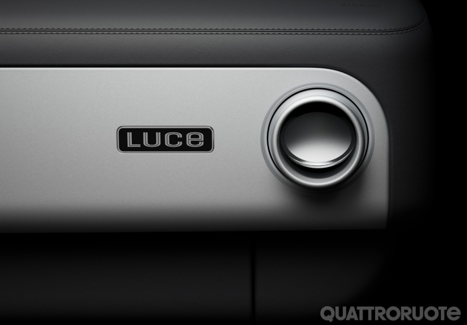 Elkann: “Ecco perché ho chiamato Jony Ive per la Ferrari Luce"