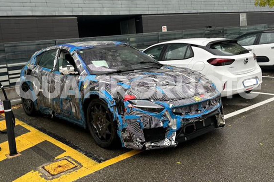 Elkann: “Ecco perché ho chiamato Jony Ive per la Ferrari Luce"