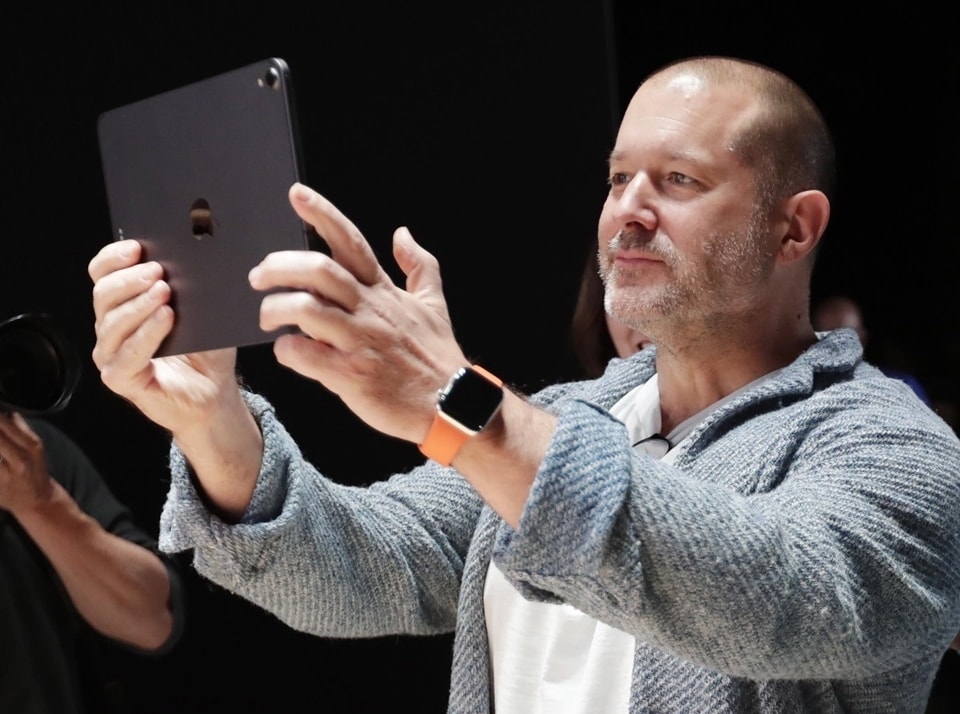 Elkann: “Ecco perché ho chiamato Jony Ive per la Ferrari Luce"