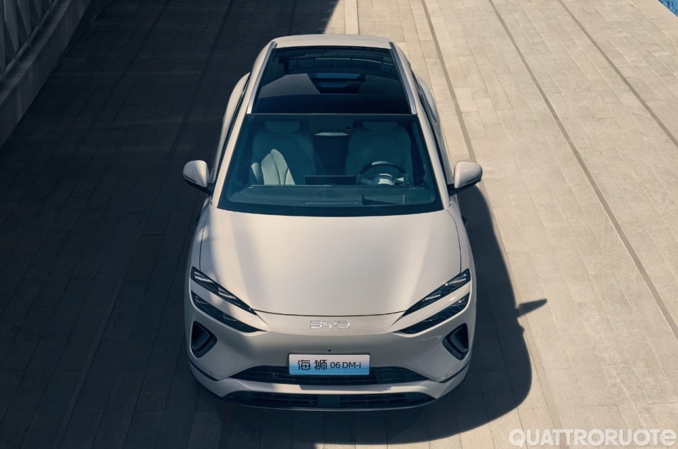 Nuova BYD Sealion 06 DM‑i: la super ibrida plug‑in porta l’autonomia elettrica a 220 km
