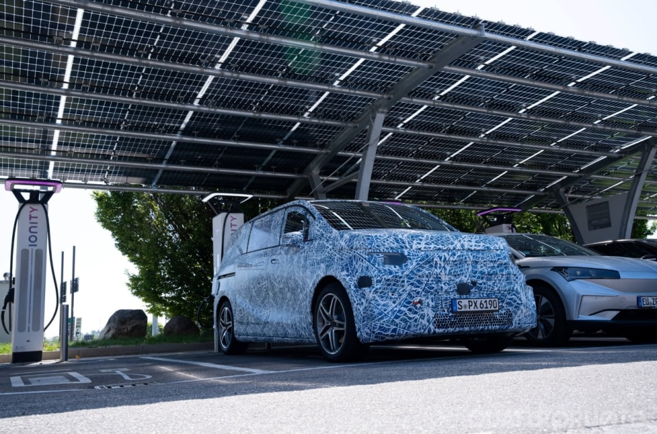 VLE, il nuovo van elettrico con maxi batteria da 115 kWh e ruote posteriori sterzanti