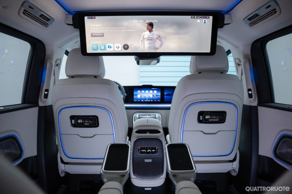 Mercedes-Benz VLE: 5 metri e 30 di opulenza elettrica su quattro ruote (sterzanti) - VIDEO