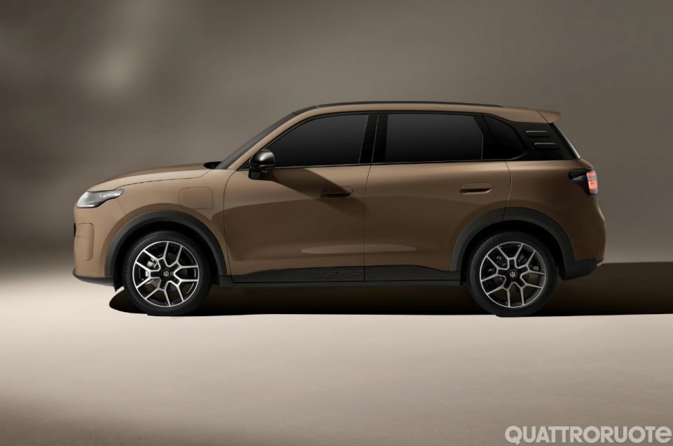  Leapmotor B03X, la nuova SUV sotto i 30 mila euro con ricarica ultra rapida: dettagli e debutto in Italia