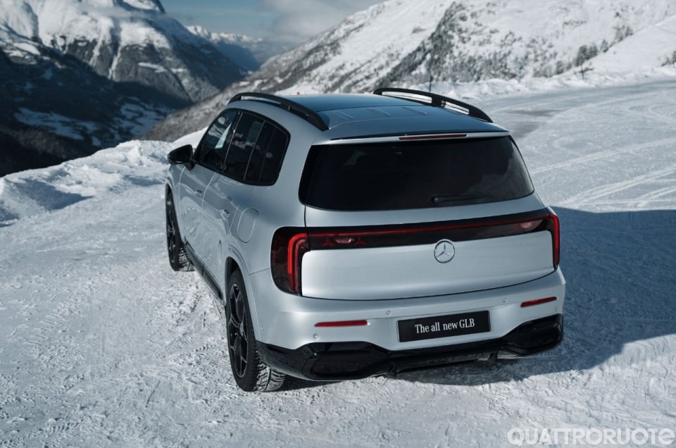 Nuova Mercedes GLB, debutta la mild hybrid: ordini aperti, ecco prezzi e allestimenti